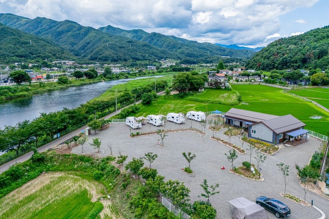 가평 제이와이캠핑&카라반